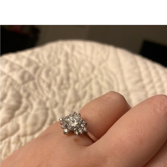 Moissanite solitaire ring asymmetrical setting - Picture 3 of 8